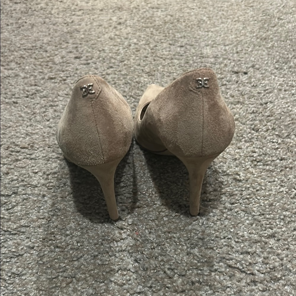 Sam Edelman Women's Nude Suede Pointed-Toe Pumps - Picture 3 of 5